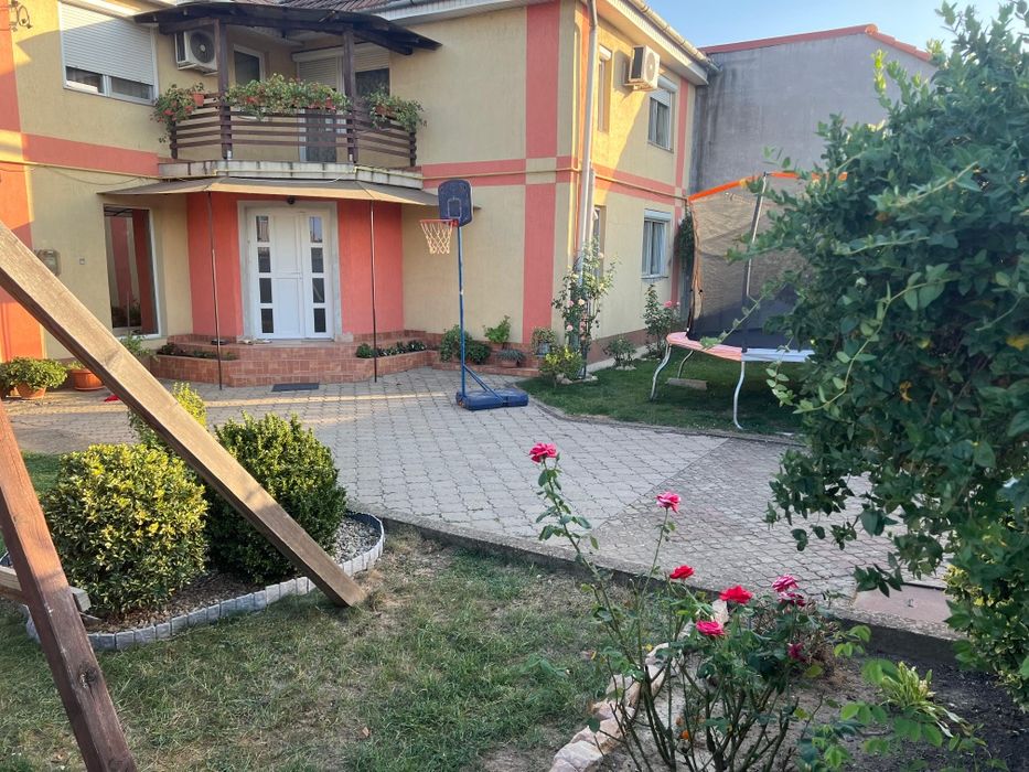 Casă de vânzare + teren cu oportunitate de investiție