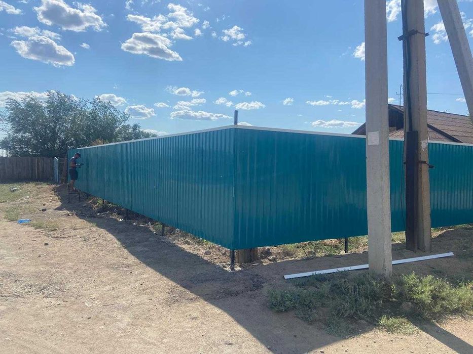 Заборы из профлиста, ворота (распашные, откатные), навесы, балконы.