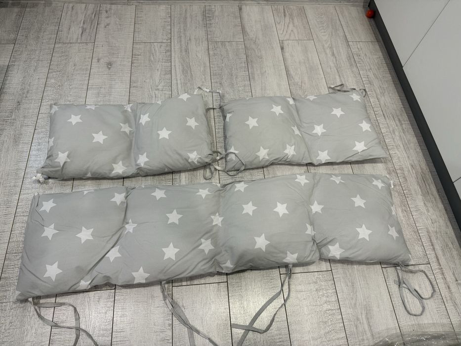 Два комплекта обиколници за бебешка кошара