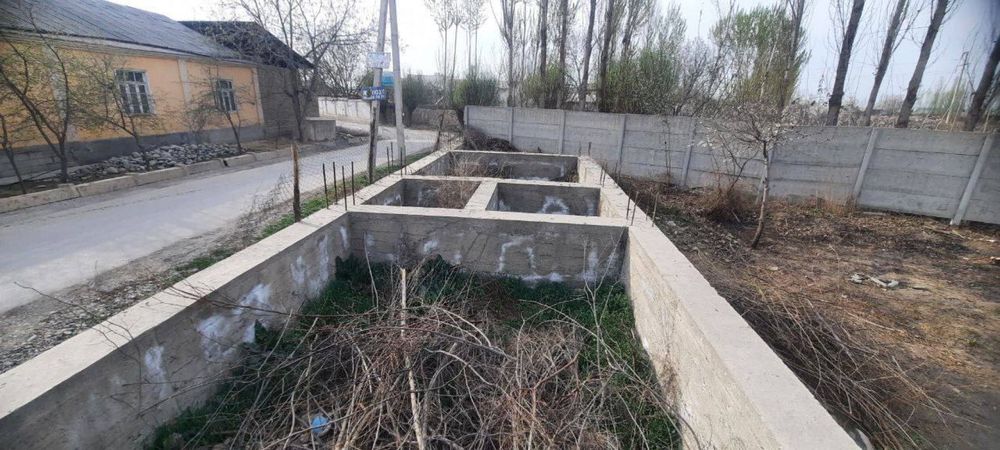 Uy sotiladi. 3 xona fundament. 6 so’tix