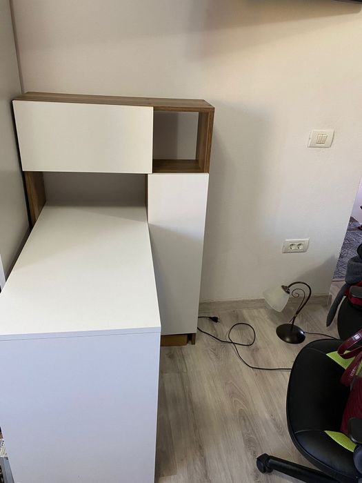 Vând birou în stare bună