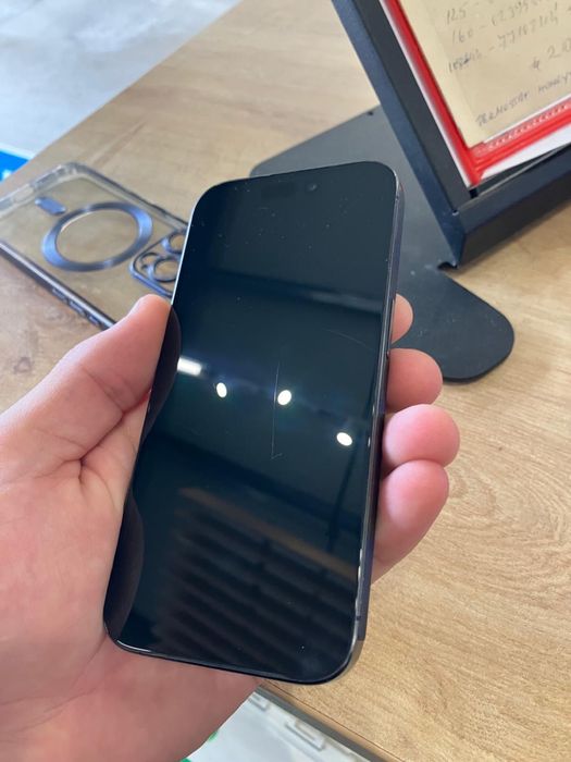Iphone 15 pro pata pe display si capac spate fisurat!