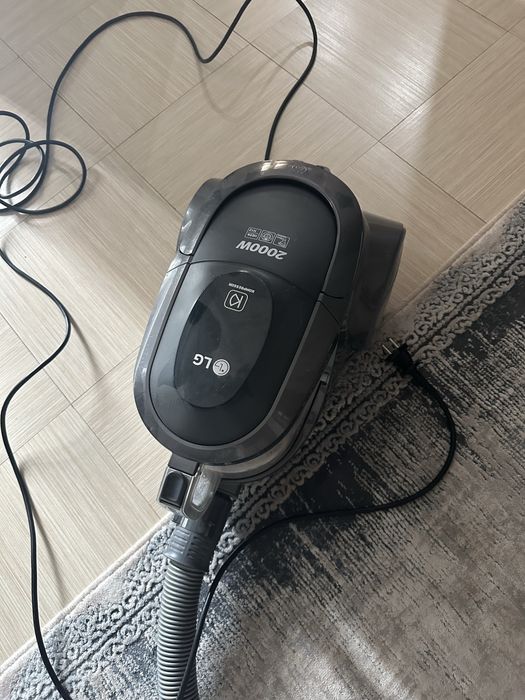 Продаю пылисос 2000w LG