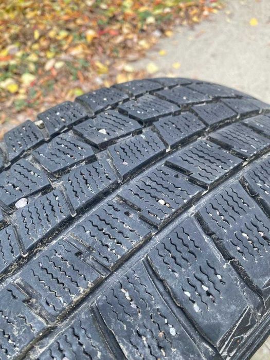 Зимние шины Dunlop дешево отдам