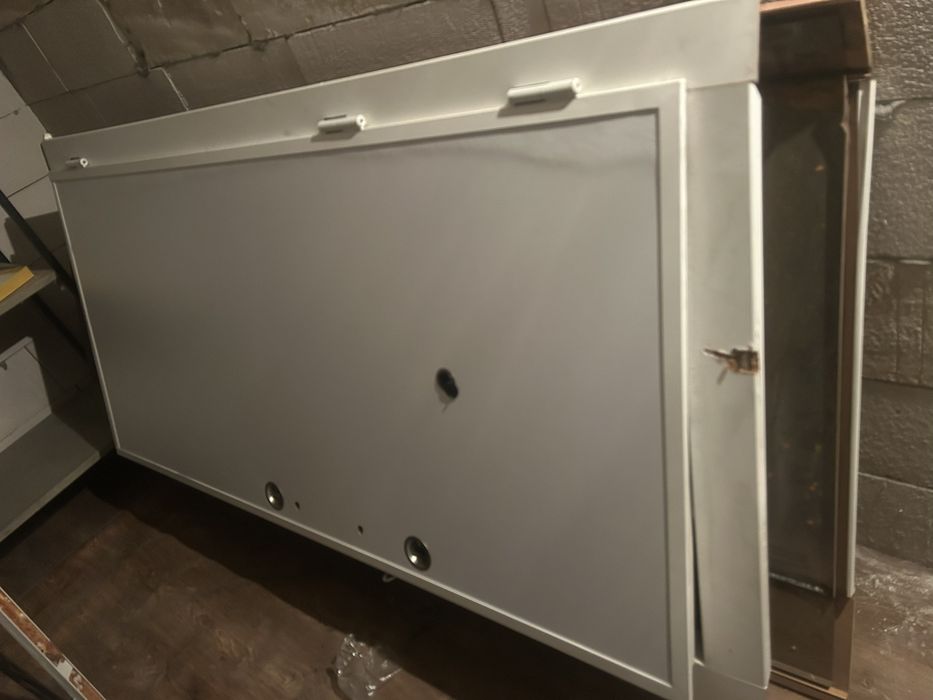 Входна метална врата