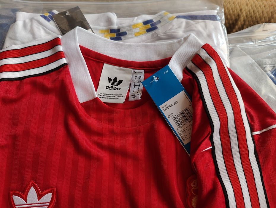 Футболни тениски Manchester United 2025/2026 3rd и retro