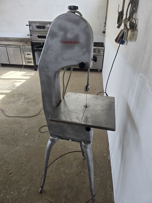 Bazic  tăietor oase