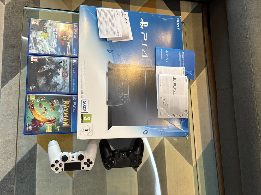 Продавам плейстейшън PS 4