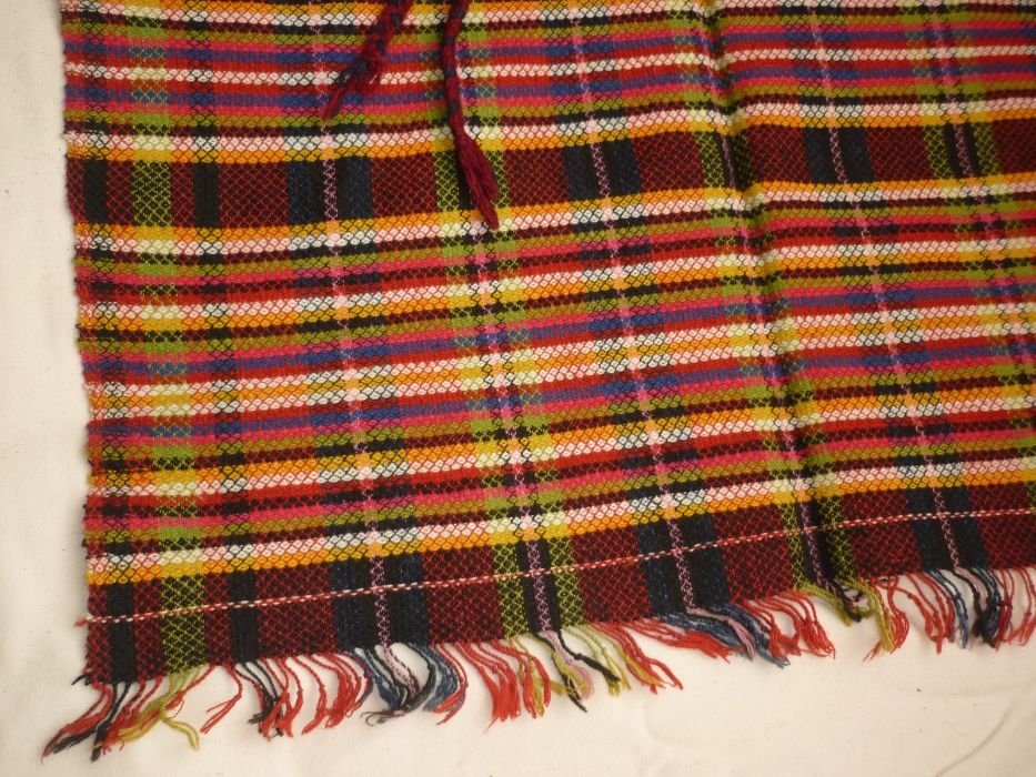 Ръчно тъкани котленски престилки с народни мотиви