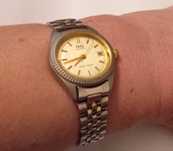 Продавам дамски часовник Q&Q Quartz