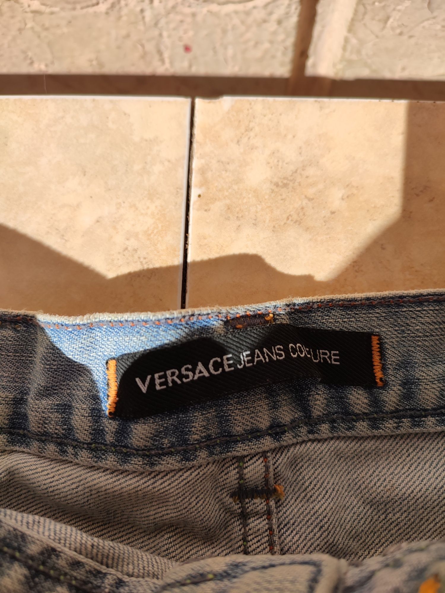Vând fusta mini Versace