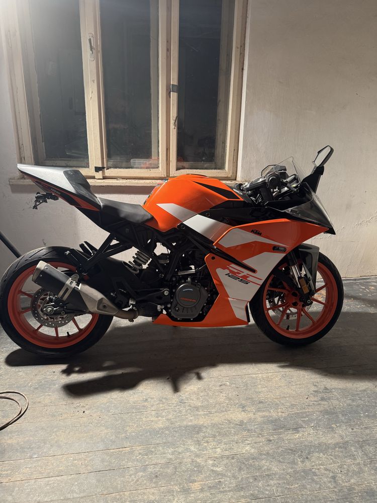 KTM RC 125 – An 2017 – 18.000km IMPECABIL (nu aprilia ,cbr,yzf,exc)