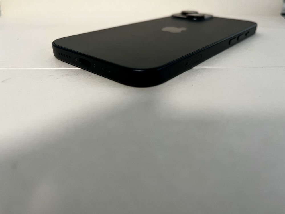 iPhone 15  93 % батерия