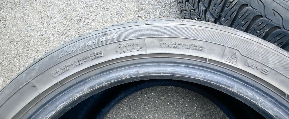 Anvelope iarna Debica Frigo 225 45 R17 cauciucuri împreună 180 lei