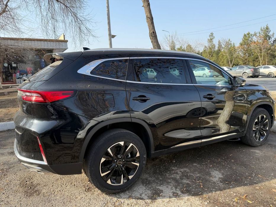 Exeed TXL premium rusumli avtomashina sotiladi