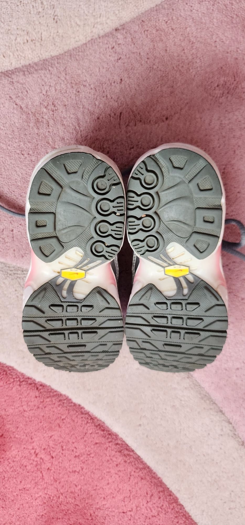 Nike Air Max Plus Метално сребристо розово
Метално сребристо розово (