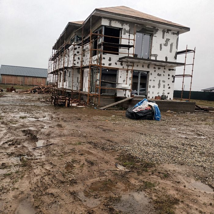 Echipa de meseriasi (Dulgheri, fierari, zidari, zugravi)