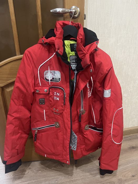 Лыжный костюм, состоящий из куртки и брюк, размер 48(М)