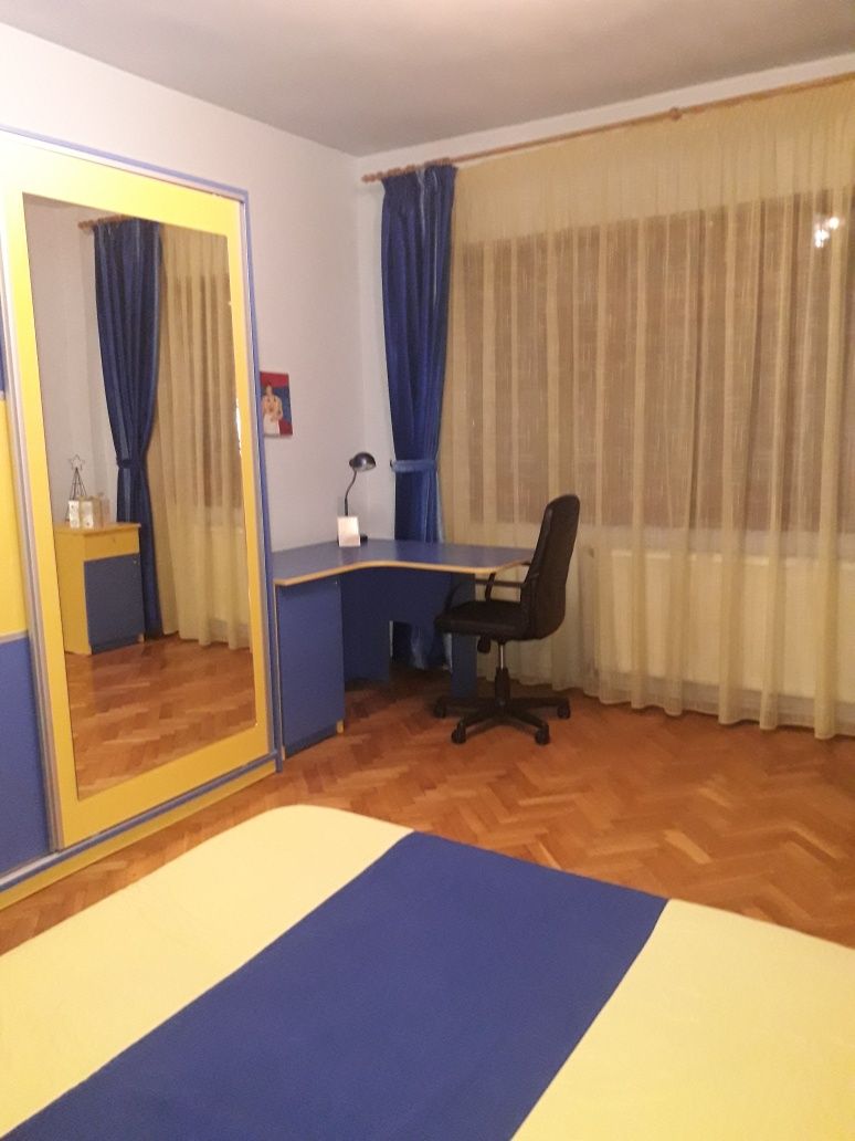 Apartament de vanzare 4 camere zona cetate