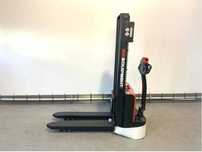 Transpalet electric, 1.200 kg., Li-Ion, inaltime ridicare 2.7 m