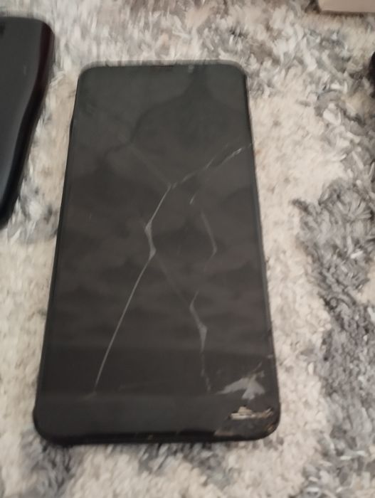 телефоны 3штук.за все 250тысячь.уступка есть