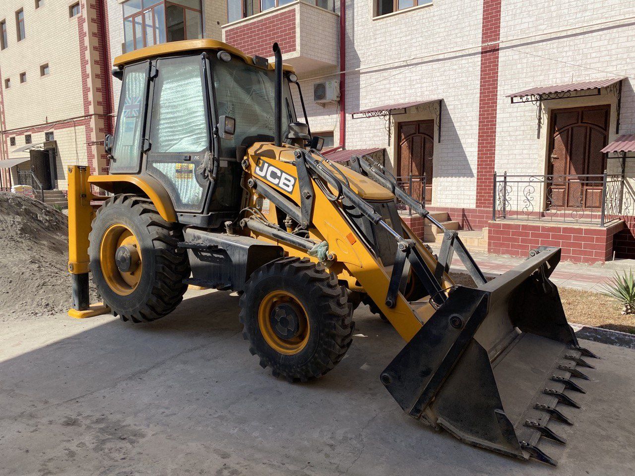 JCB 3DX super Ekskavator Sotiladi