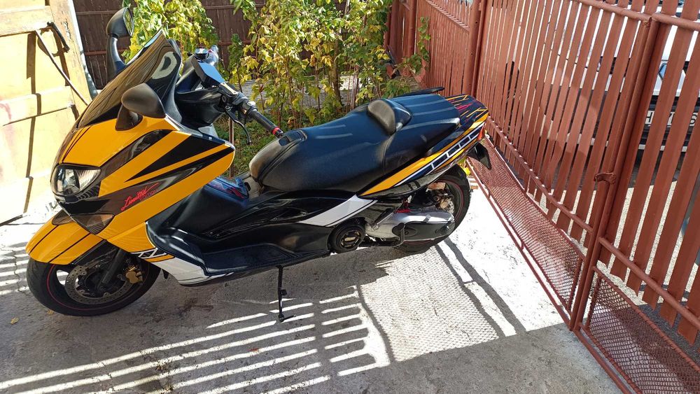 Vindsau dezmembrez doua scutere yamaha tmax 500 carburatie si injectie