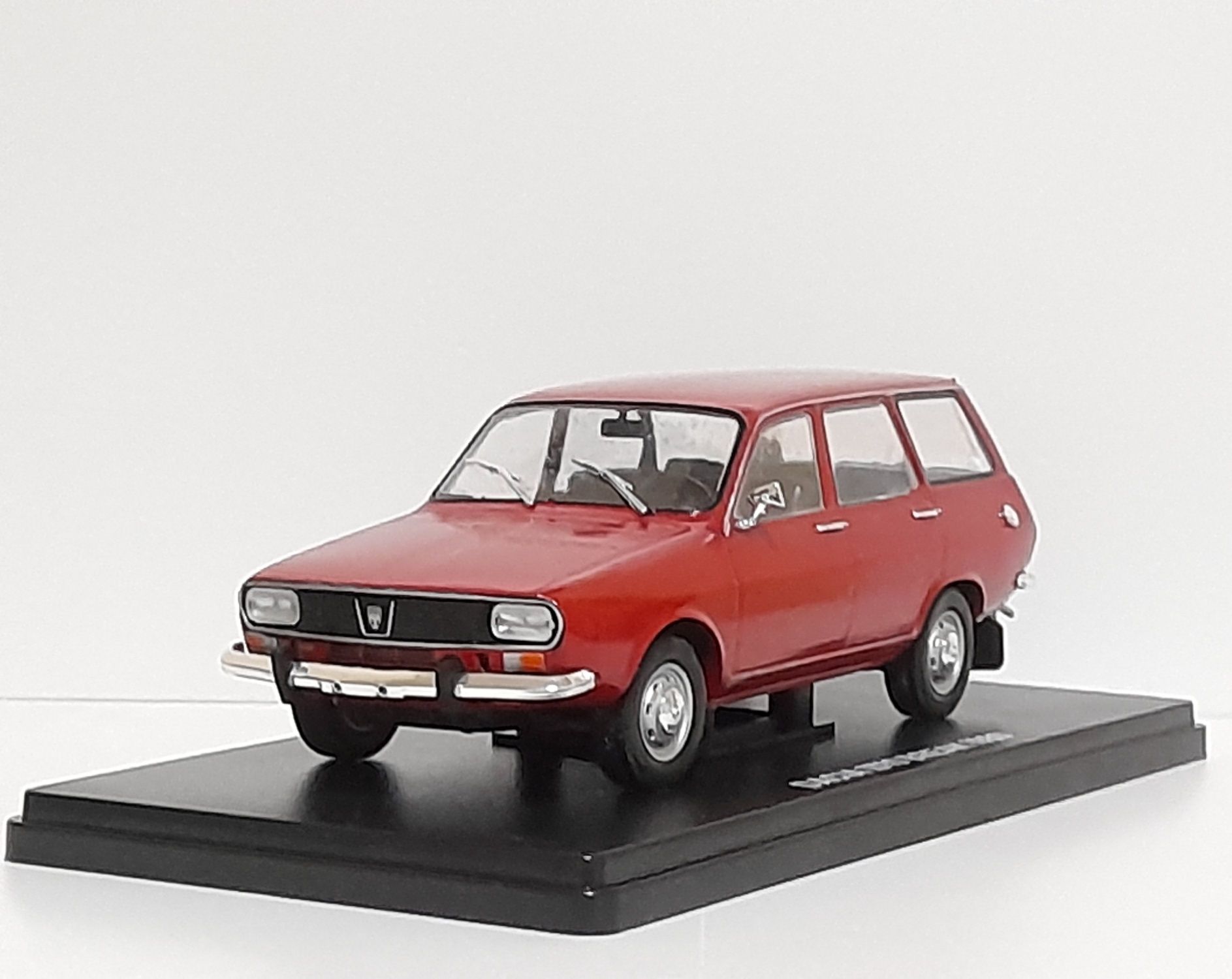 Macheta dacia 1300 break scara 1:24 hachette