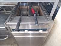 Friteuza 1 sau 2 cuve cu banc, la 380v