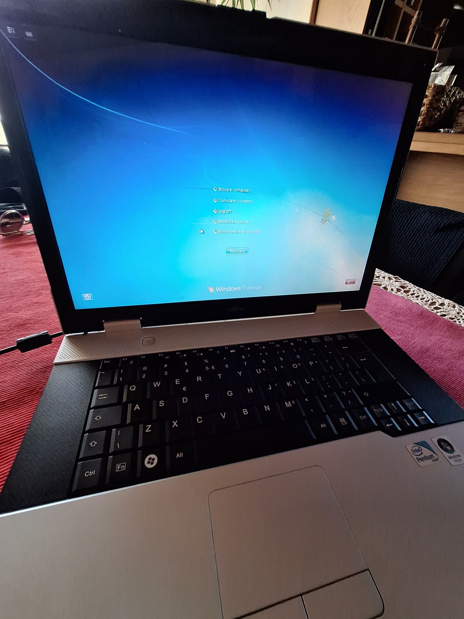 Laptop Fujitsu Esprimo V6535