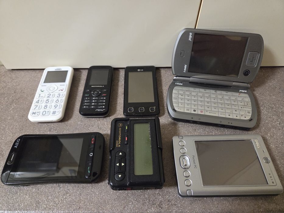Lot Telefoane/Gadget-uri vechi,classic,vintage,colectie .
