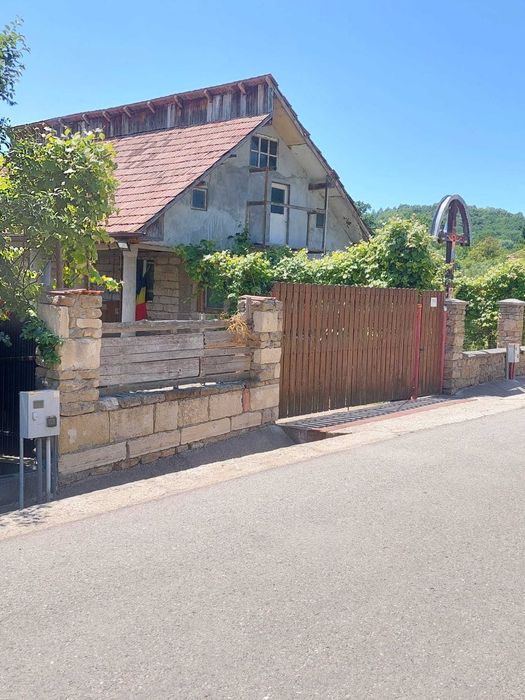 Casă de vânzare în sat Cornești, comuna Gârbău, 35 km Cluj