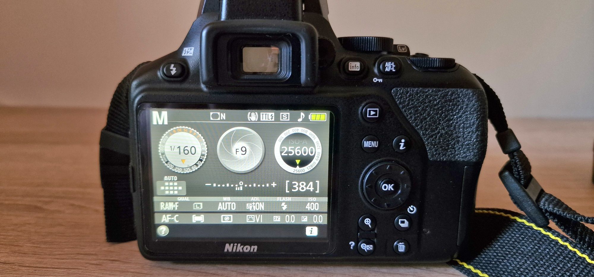 Nikon D3500 + obiectiv Nikkor 18-55mm VR