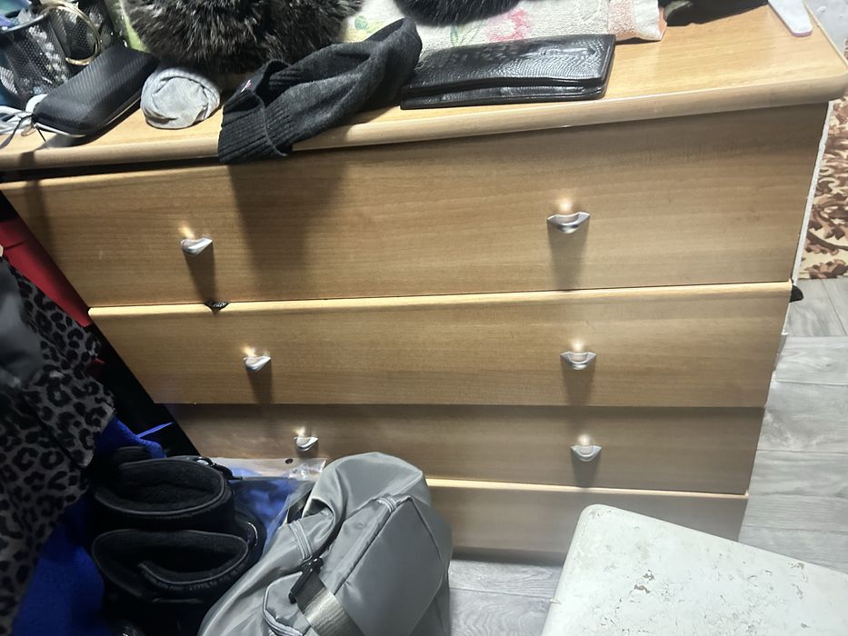 Срочно продам комод с зеркалом