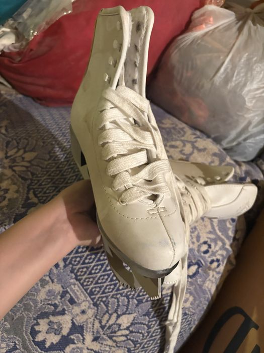 продам коньки нов