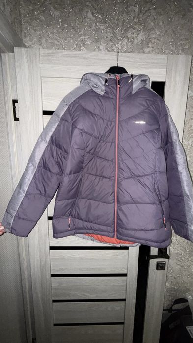 Лыжный костюм, шапка в подарок.