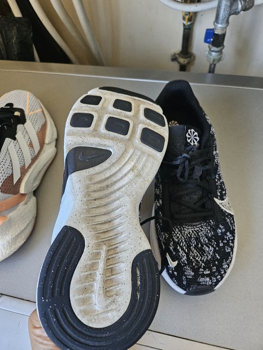 Маратонки Nike i Adidas