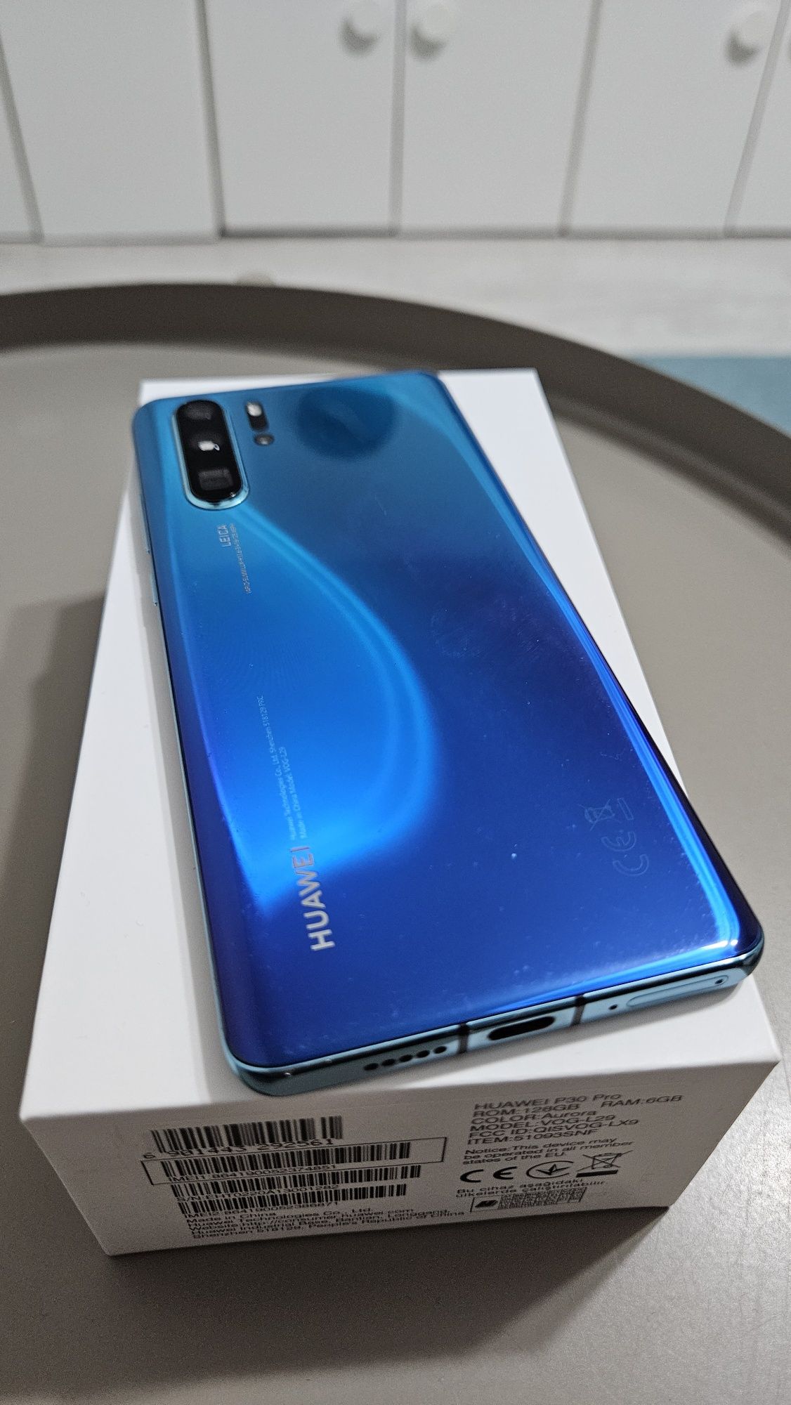 Vând Huawei P30 Pro Aurora - 128G, 6GB + 2 huse Bonus