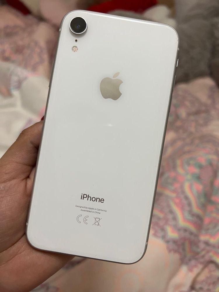 Iphone xr 64 gb.