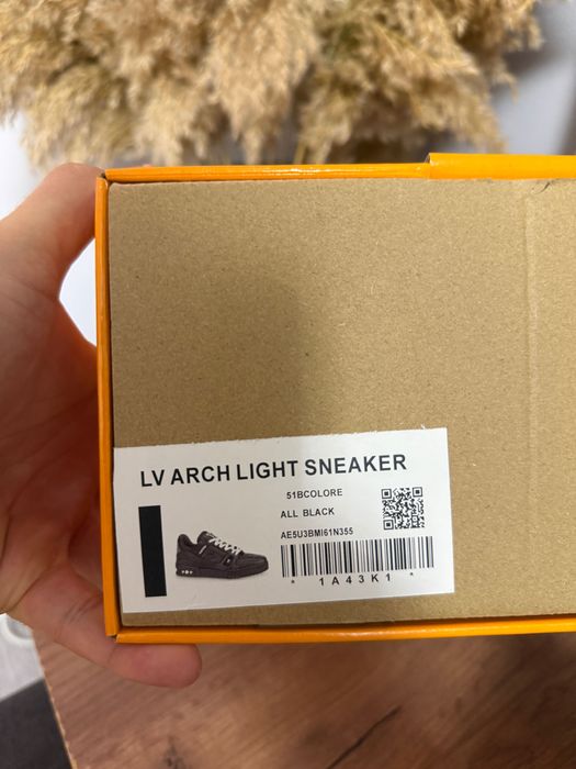 39-46 Louis Vuitton Black