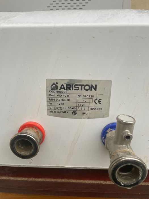Vand instant electric Ariston