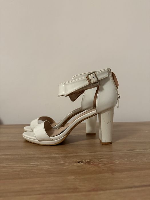 Sandale albe elegante cu toc gros