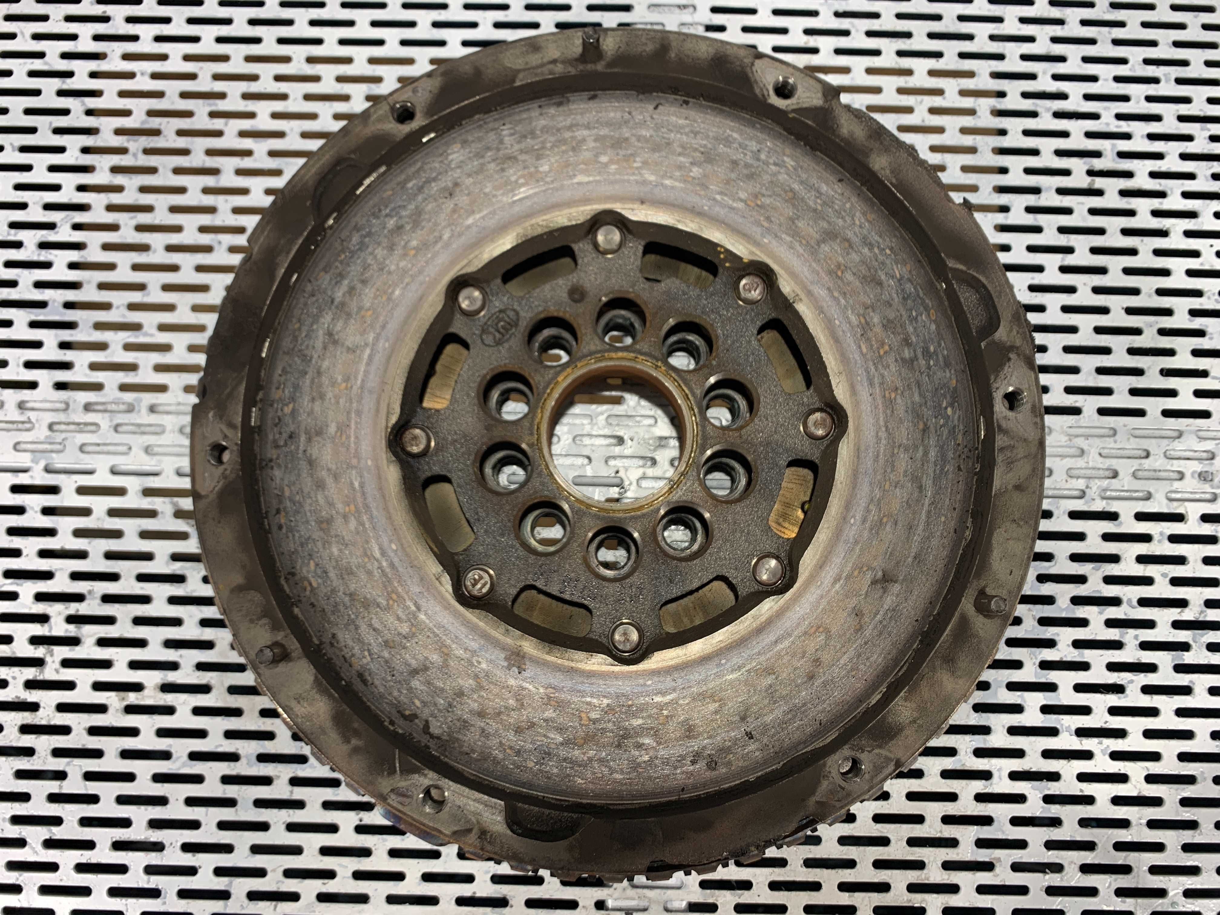 Chit ambreiaj + volantă LUK motor Volvo euro 5, D3 S60, V60.