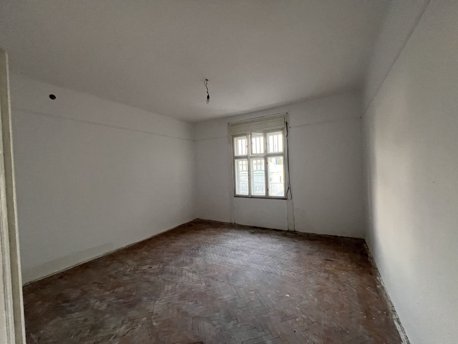 Persoana fizica , inchiriez casa in zona Complexului studentesc