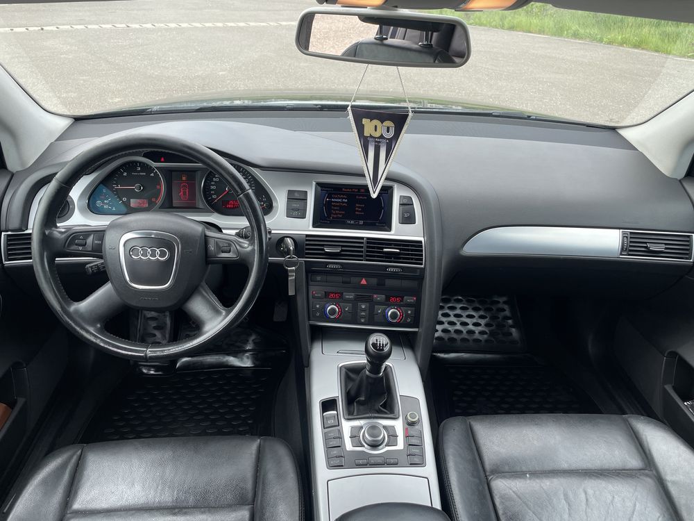 Vand AUDI A6 negru an 2010