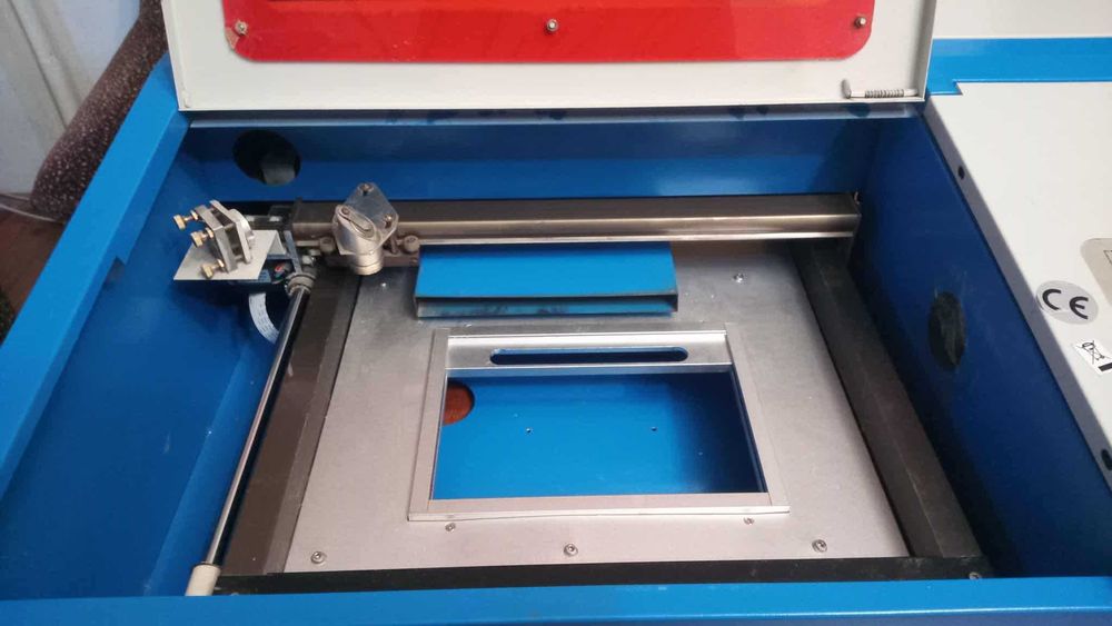 Лазерен гравир Лазер за гравиране Машина за гравиране