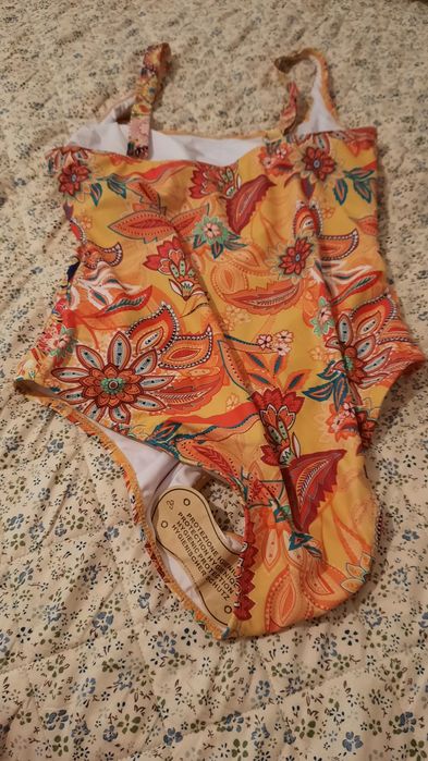 Costum de baie cu model floral, nou, marimea L