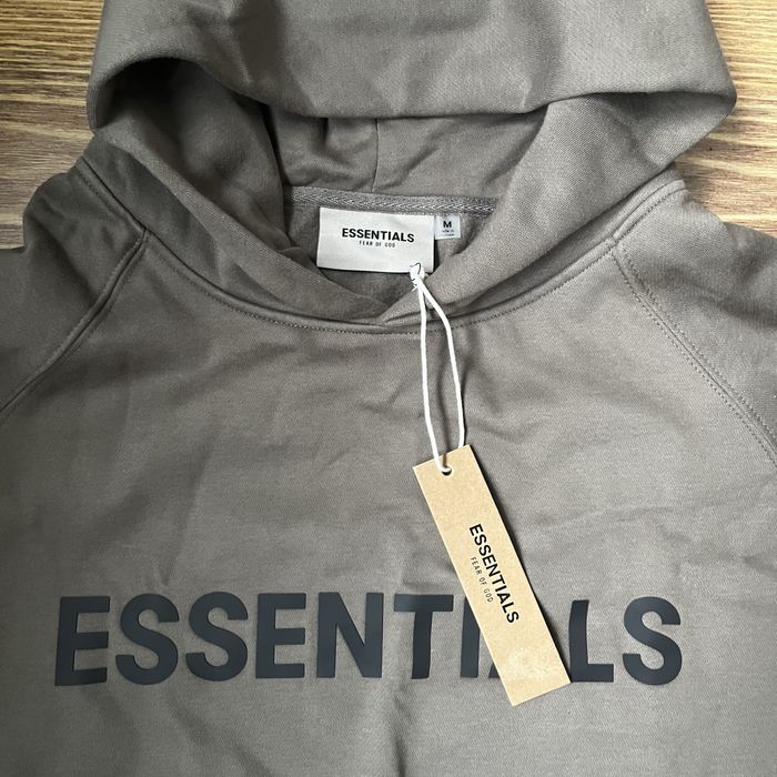 Hanorac Essentials nou cu eticheta