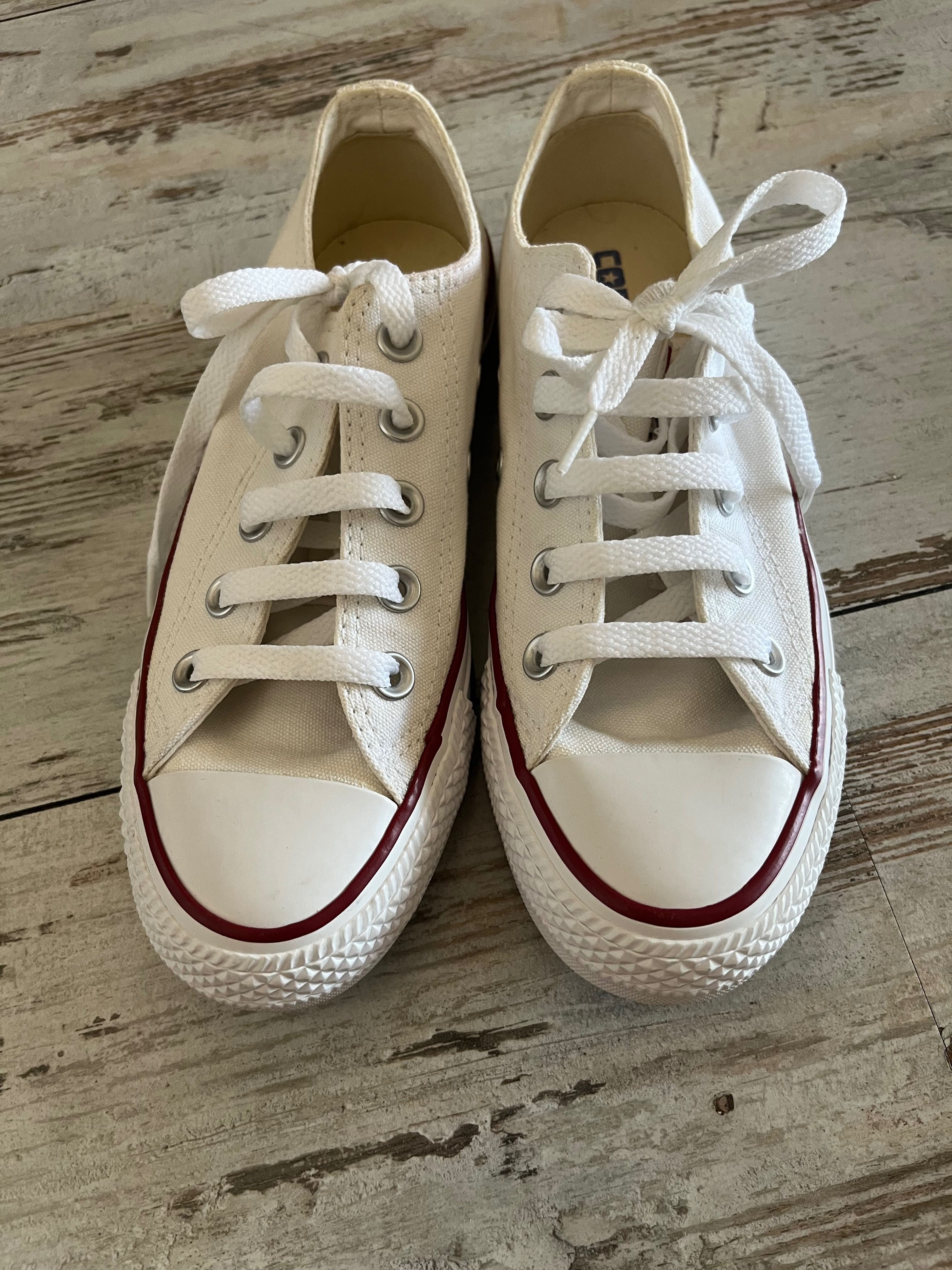Бели кецове Converse