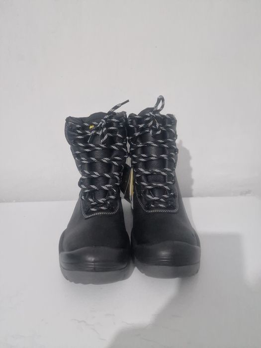 Кожаный спец обувь зимний очень тёплый сам такой же ношу на стройке